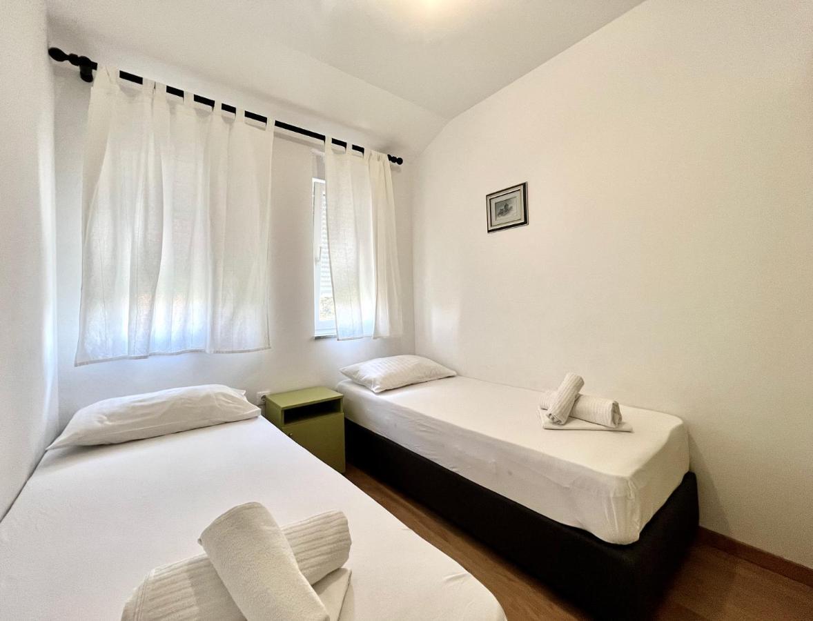 B88 Apartments - Vila Palma Sveti Filip i Jakov Eksteriør bilde