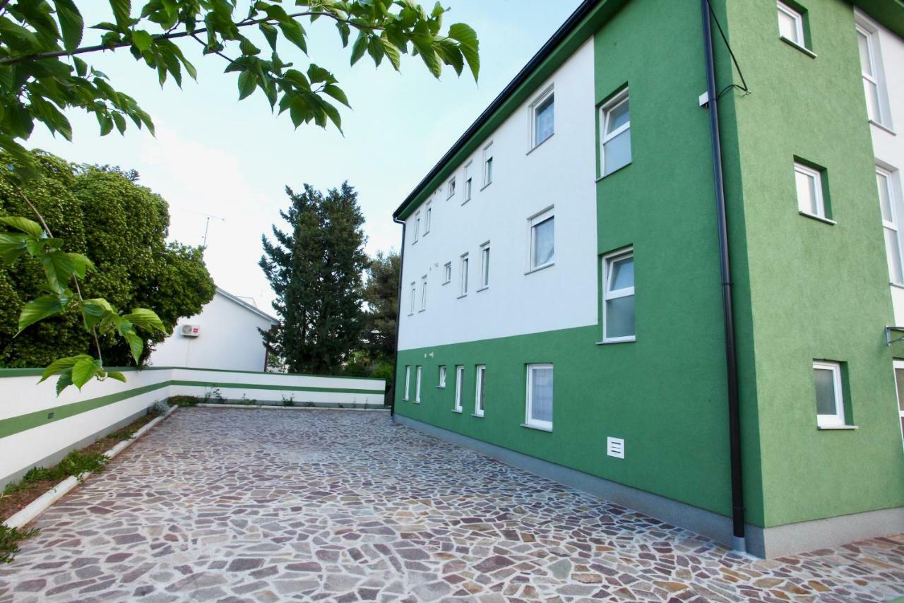 B88 Apartments - Vila Palma Sveti Filip i Jakov Eksteriør bilde