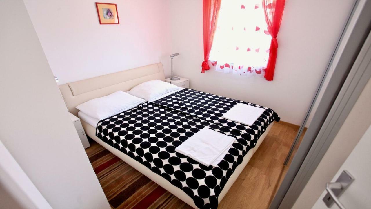 B88 Apartments - Vila Palma Sveti Filip i Jakov Eksteriør bilde