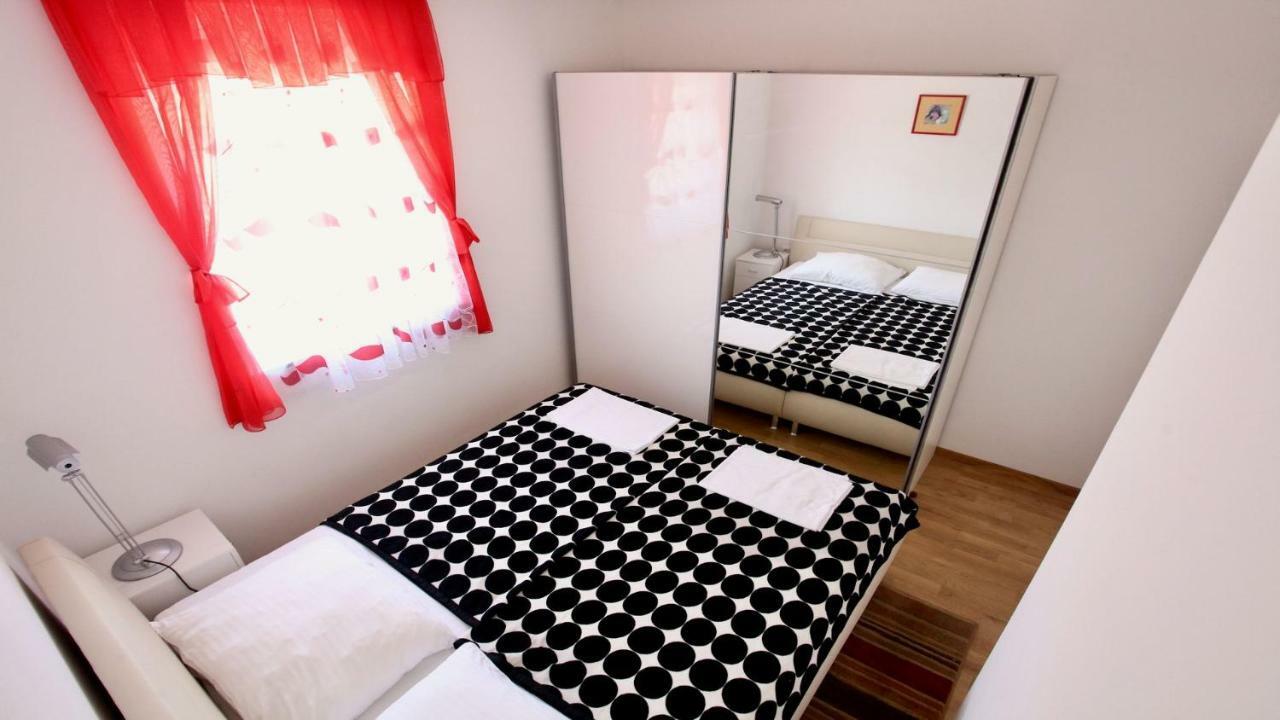 B88 Apartments - Vila Palma Sveti Filip i Jakov Eksteriør bilde