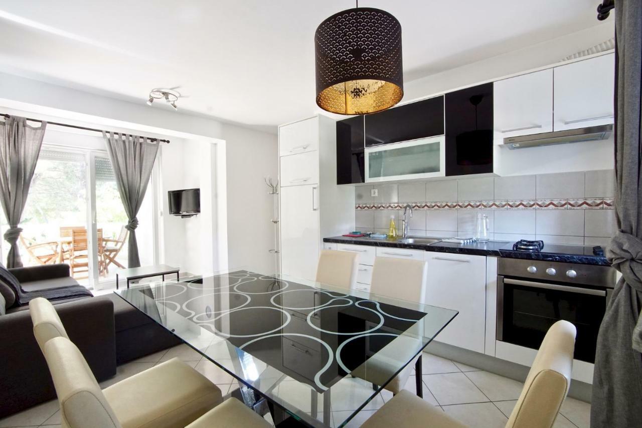 B88 Apartments - Vila Palma Sveti Filip i Jakov Eksteriør bilde